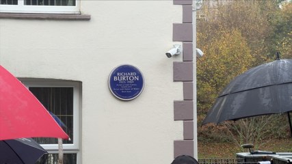 Richard Burton honoured with blue plaque