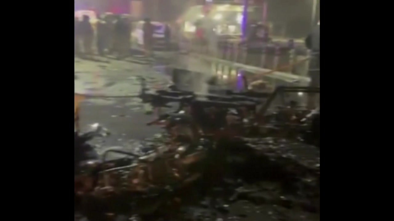 인도 뉴델리 유적지 부근 차량 폭발 8명 사망 / YTN