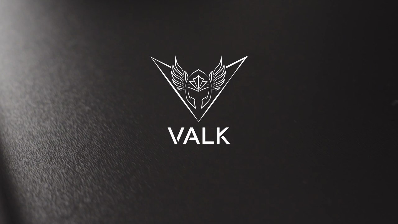 VALK Skuld - Mesa Gaming de 136x60cm con altura regulable creada en España por y para Gamers