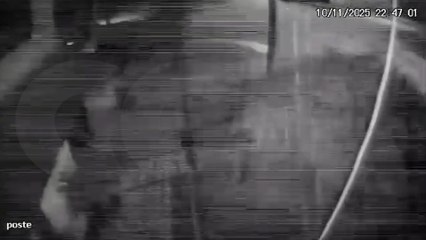 Câmera flagra colisão entre Corsa e Ka no Bairro Parque São Paulo, em Cascavel