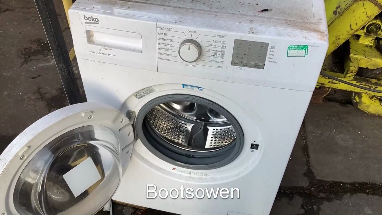 A quick look at a street find washing machine: Beko WTG620M2W