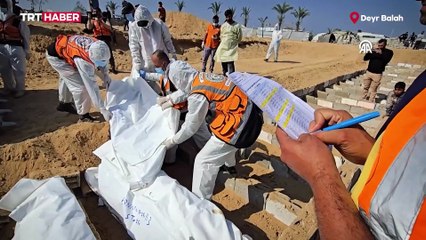 Soykırımcı İsrail'in Gazze'den alıkoyduğu 38 Filistinlinin cenazesi toprağa verildi