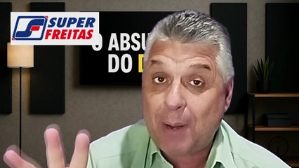 Cão come pedras de tanta fome!