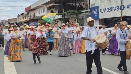 Tradición y alegría llenan las calles de Chanquinola durante el desfile del 10 de noviembre