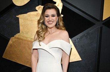 Kelly Clarkson was once told to get a breast enlargement by a former manager