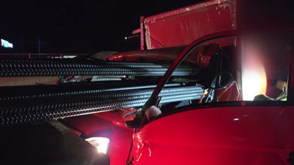 경부고속도로서 화물차 추돌...1명 숨져 / YTN