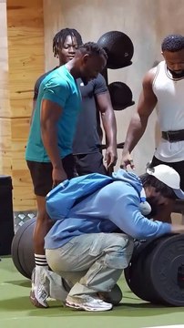 Elite Power Llifter Anatoly Pretends To Be Beginner In Gym