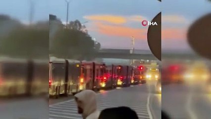 İstanbul'da metrobüs hattı tamamen durdu