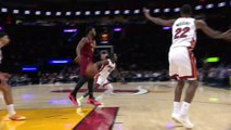 Mitchell's magic no-look pass tees up Mobley dunk for Cavs