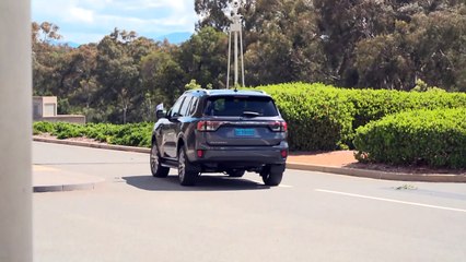 Leader makes secretive visit to parliament amid bike contract claims