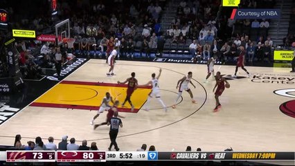 Jamie Jaquez busts out courtside celebrations after Wiggins dunk