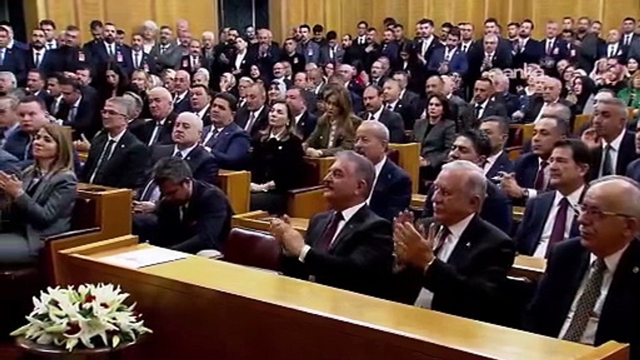 Devlet Bahçeli “Terörsüz Türkiye’ye karşı gelenler hele bir itiraf etsinler, terör bitsin mi bitmesin mi. Milli birlik ve kardeşlik Cumhuriyet’in yeni yüzyılına mühür vursun mu vurmasın mı