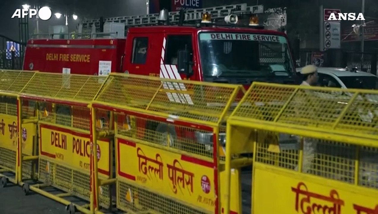 Nuova Delhi, auto-bomba vicino al Forte Rosso: 8 morti e 20 feriti