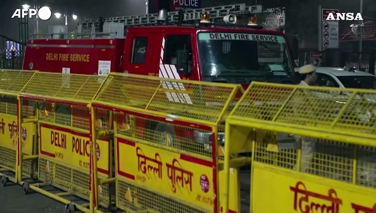 Nuova Delhi, auto-bomba vicino al Forte Rosso: 8 morti e 20 feriti