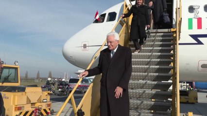 Il presidente Mattarella arriva all'aeroporto di Vienna