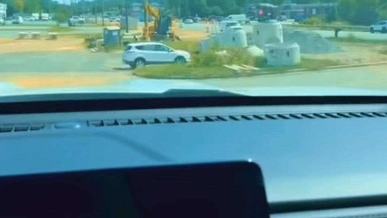 Person being chased by police risks safety as they continue driving on a flat tyre