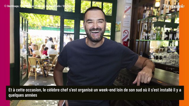 Cyril Lignac, sa compagne Deborah et leur fils Léo ont déserté leur superbe villa dans le Sud pour une autre région de France