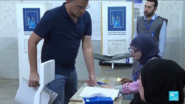 Iraqis vote in a parliamentary election marked by tight security and a political boycott