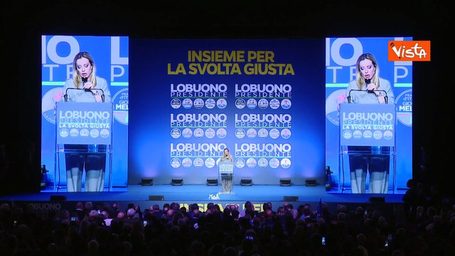 Meloni: Solo gli italiani mi possono mandare a casa . Standing ovation a Bari