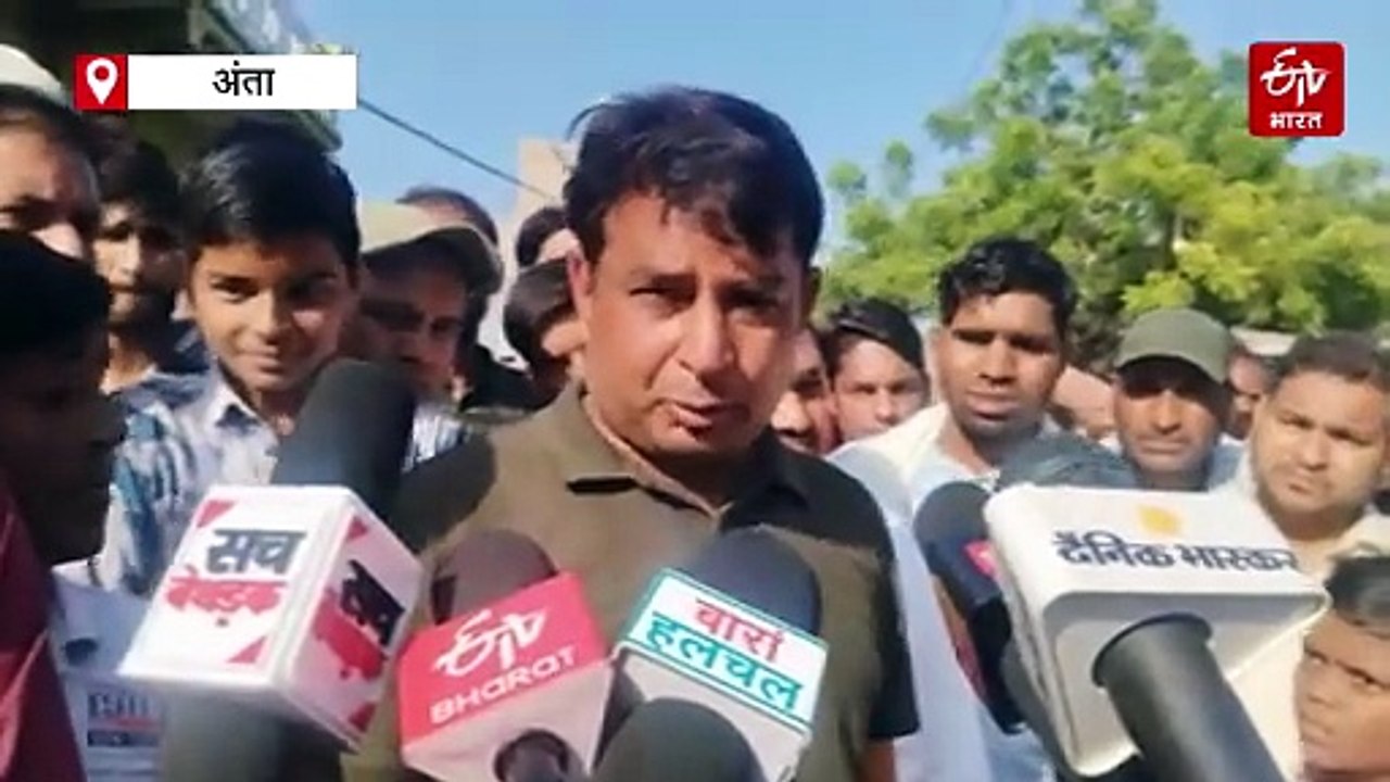 अंता उपचुनाव: सांकली गांव में मतदान बहिष्कार के बीच एक वोट डला, ग्रामीणों के समर्थन में धरने पर बैठे निर्दलीय मीणा