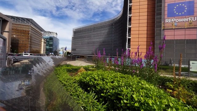 La Comisión Europea planteará rebajar las medidas de protección de datos del RGPD