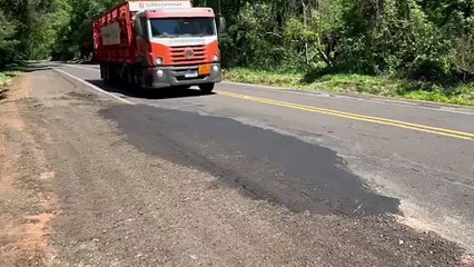 Após acidente com duas mortes, DER-PR fecha buraco que seria antigo na PR-323