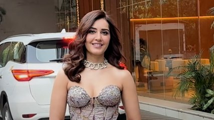 ग्लैमरस लुक में स्पॉट हुईं Raashii Khanna
