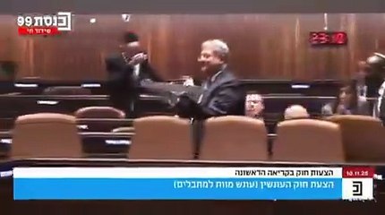 Israele, pena di morte ai terroristi: scalpore per video Ben-Gvir euforico con dolci