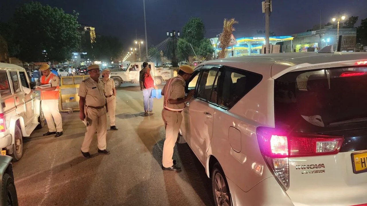 Video: रेलवे, बस स्टैंड और भीड़भाड़ वाले क्षेत्रों में बढ़ाई गई सतर्कता