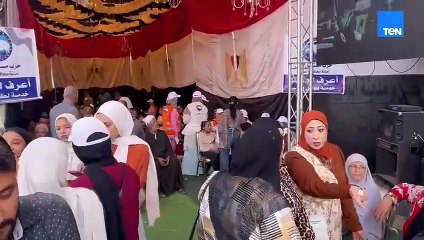 زحام الناخبين أمام لجنة مجلس مدينة أبوتيج بأسيوط منذ الساعة الأولى لليوم الثاني للتصويت