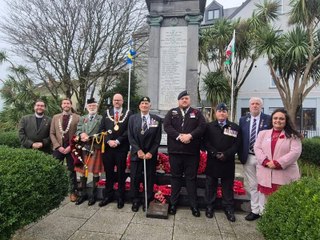 Tenby honours heroes with Armistice Day wreath-laying