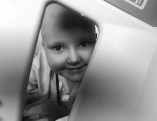 "¡Mi sangre se ha vuelto loca!": la historia de Vega, la niña que consiguió vencer a la leucemia