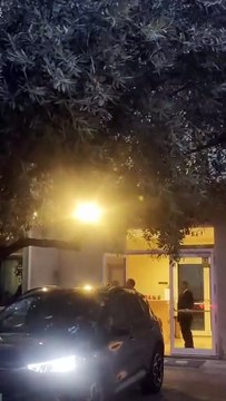 Mazón surt per la porta del darrere de les Corts