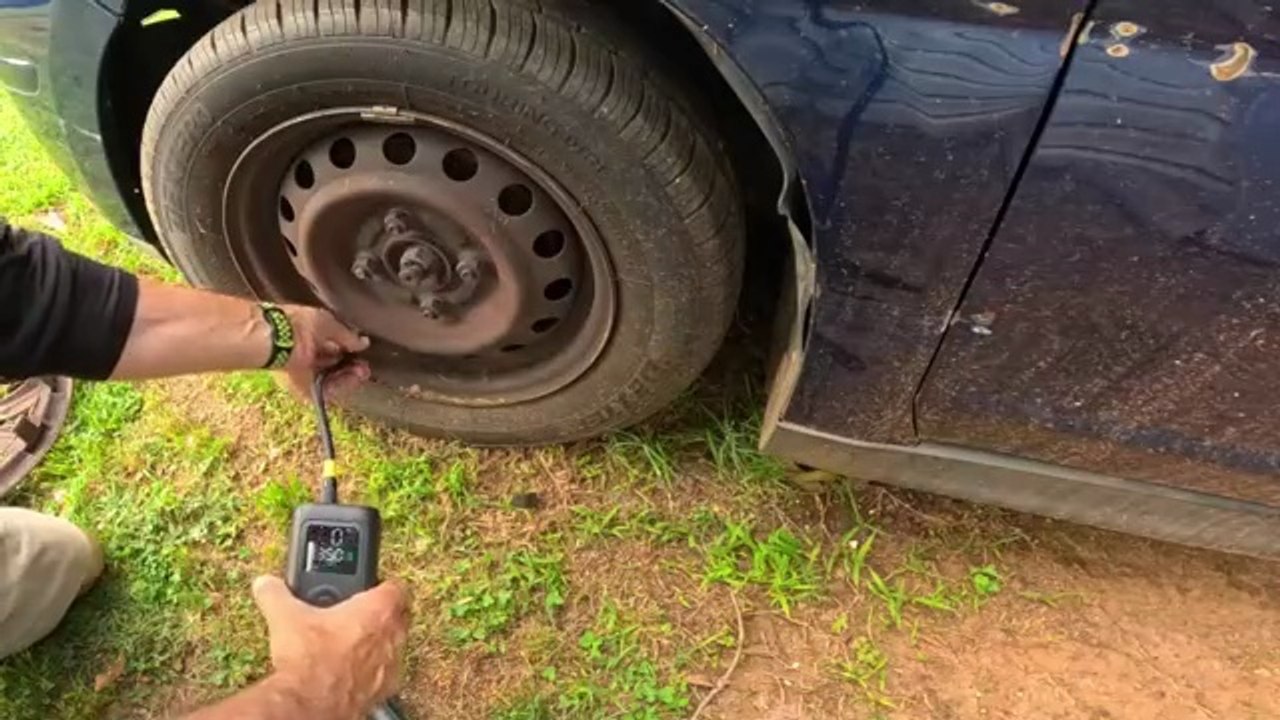 Best Portable Tire Inflator Review ! Electric Car Air Pump with Auto Shut-Off