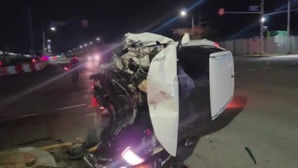 부산 명지동서 음주 차량이 인도 돌진...신호기 파손 / YTN