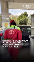“Verificando”, Rodrigo Paz inspeccionó la carga de combustible  en un surtidor