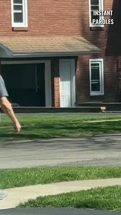 Cet homme aide sa voisine de 97 ans à ramener la poubelle chez elle