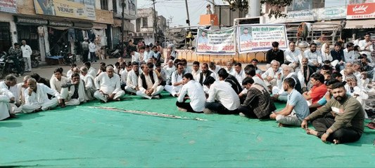 एमबीबीएस छात्र अजीत चौधरी के शव को भारत लाने की मांग पर क्षेत्रवासियों का धरना शुरू
