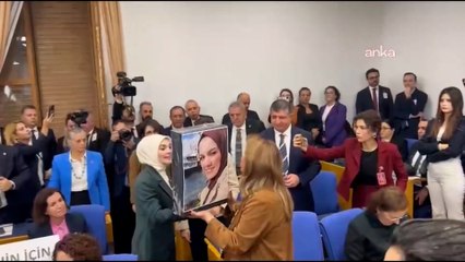 Bakan Göktaş Meclis'te protestolarla karşılandı