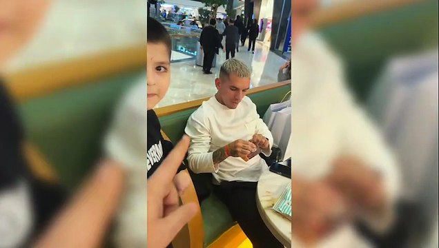 Lucas Torreira, minik taraftarı kırmadı: Ben? Ben burada