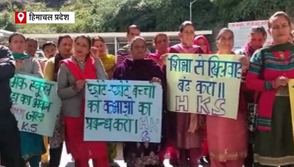 मंदिर में लग रही सरकारी स्कूल की कक्षाएं, परेशान अभिभावकों ने दी आंदोलन की चेतावनी