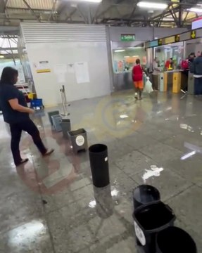 Nem o metrô escapou! Goteiras tomam conta da Estação Acesso Norte durante chuva em Salvador