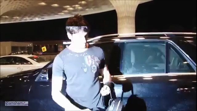 Airport vibes and brotherly banter! Sidharth and Aditya’s bromance moment is pure gold 😎 #glamsham #sidharthmalhotra #adityroykapur #bromance #airportlook #bollywood #friendshipgoals #trending glamsham, sidharth malhotra, aditya roy kapur, bromance, ai