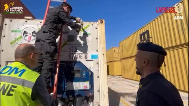 Ecco dove avevano nascosto oltre 175 kg di cocaina in un container al porto di Gioia Tauro: il video del sequestro della Guardia di finanza