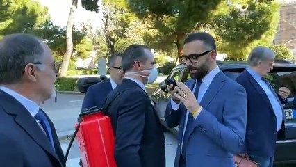 Cateno De Luca - Consegnamo al Presidente Schifani “a pompa” per liberare la Sicilia dal pizzo legalizzato (12.11.25)