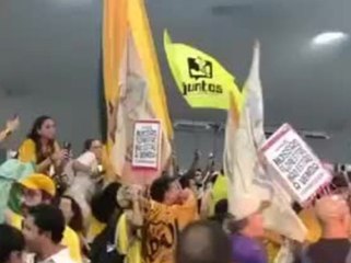 Heftige Proteste: Indigene Aktivisten stürmen Klimakonferenz