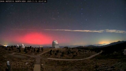 El cielo de Almería se tiñe de rojo: impresionante aurora boreal tras la tormenta solar