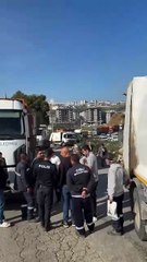 İzmir’de Harmandalı gerilimi: Çiğli Belediyesi, girişi araçla engelledi