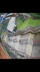 VIDEO: Auto sale volando por unas escaleras tras perder el control en Brasil