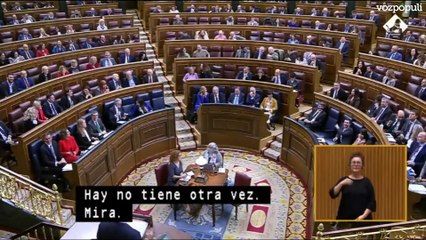 Feijóo promete reducir el IVA de la vivienda a los jóvenes y Sánchez se ríe